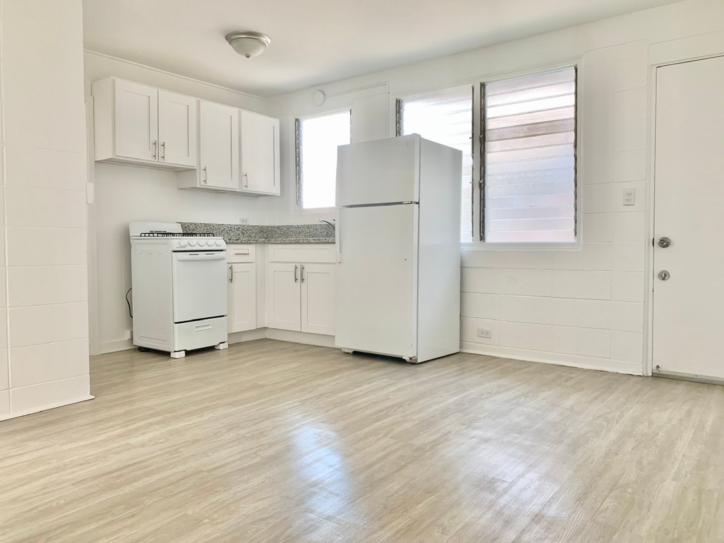 Honolulu Apartment: 2020 Waterhouse St.