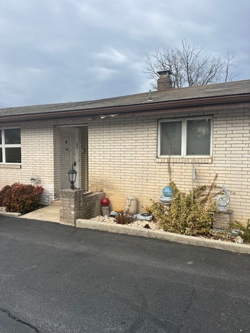 Slatington Apartment: 2563 Gap View Road