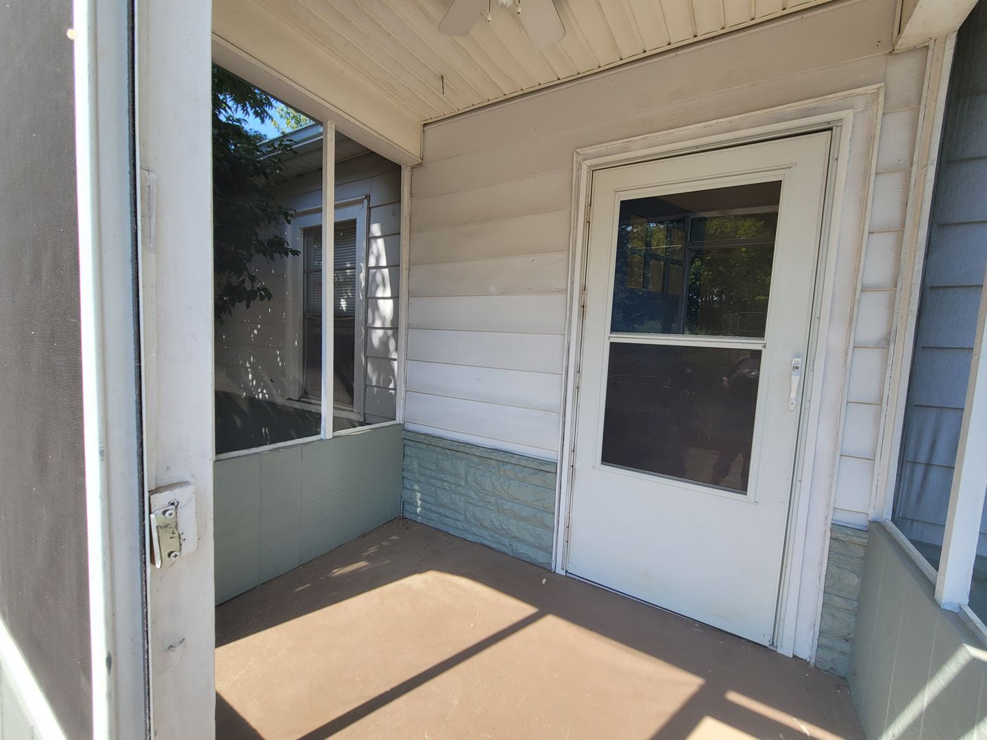 Hot Springs House: 220 Richard St