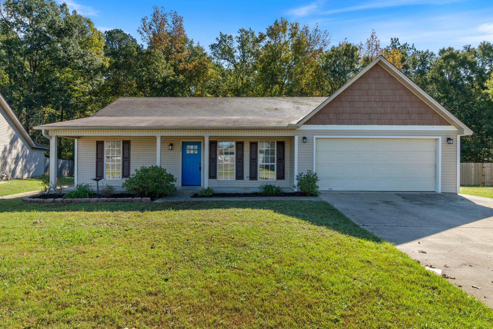 Benton House: 337 Lamplighter Dr