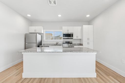 Listing photo thumbnail