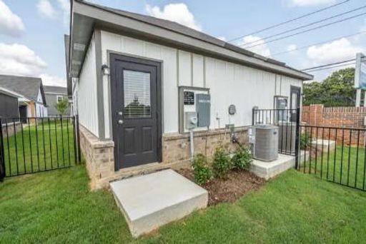 Listing photo thumbnail