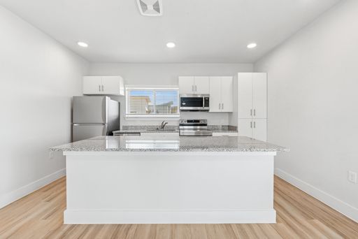 Listing photo thumbnail