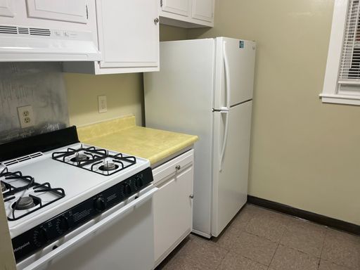 Two Bedroom Apartment For Rent in Central Falls!
