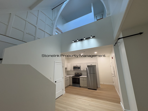 Fully Renovated Townhouse Style Loft For Rent! – photo 1