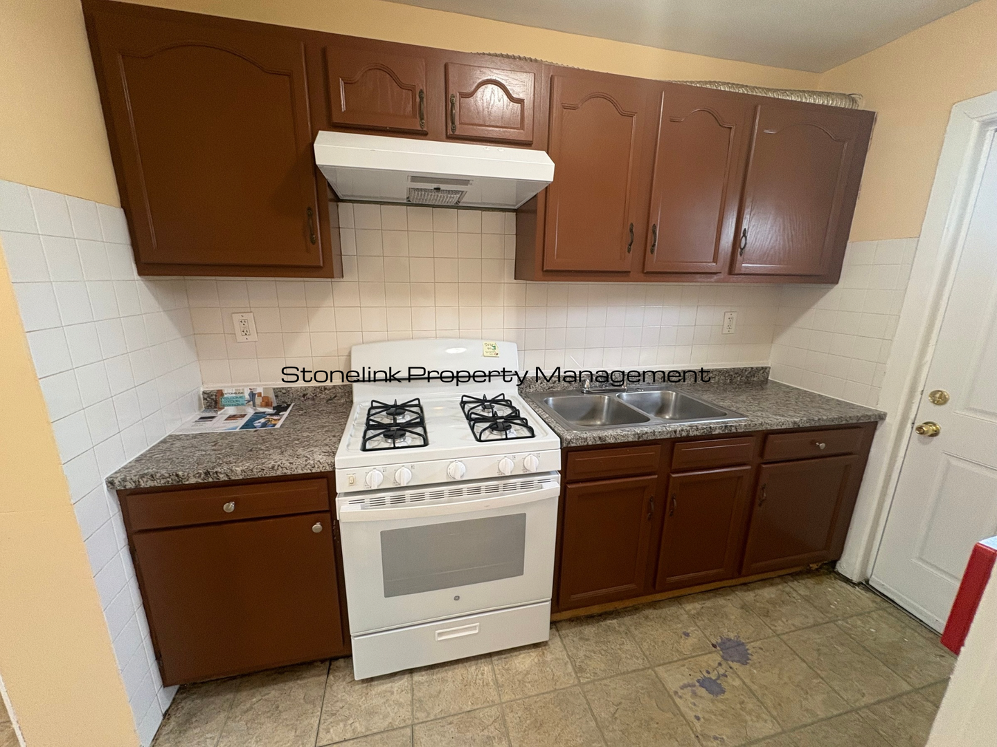 Central Falls Apartment: 5 Darling Street