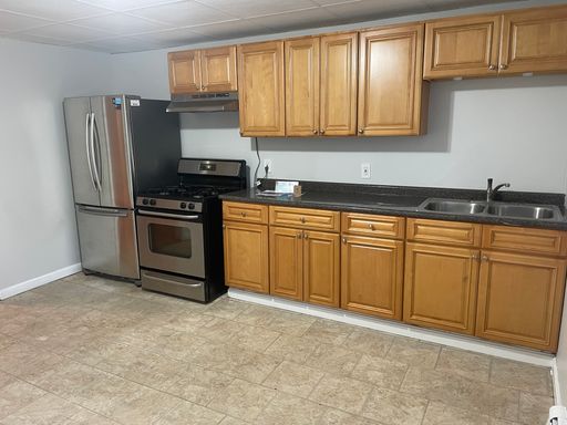 Townhouse Style Apartment For Rent in North Providence!