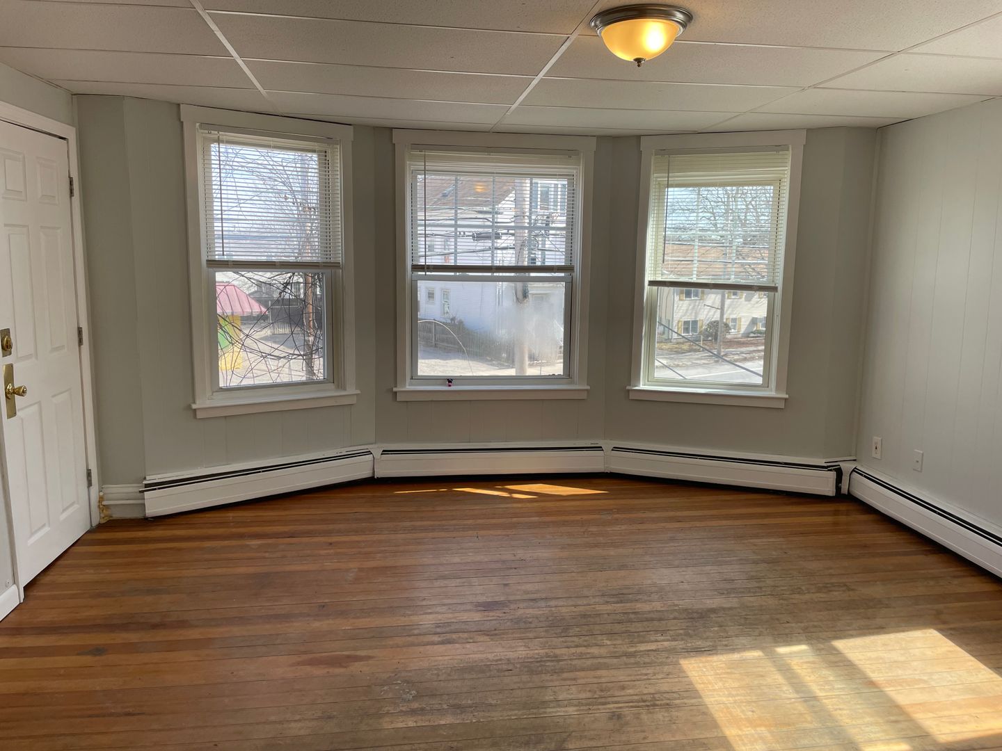 Pawtucket Apartment: 442 Smithfield Avenue - 1 Oriole Avenue