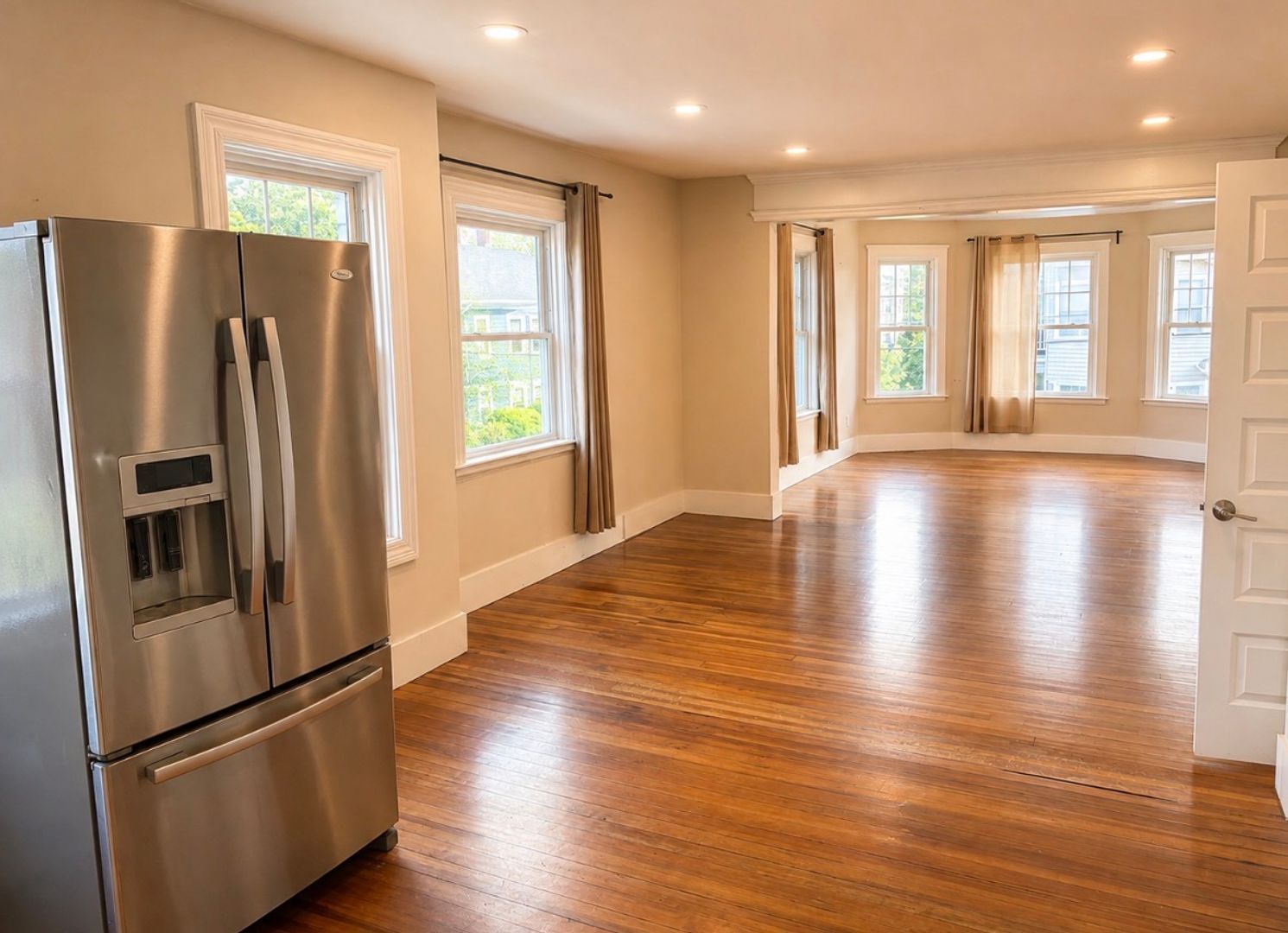 Pawtucket Apartment: 207 Lowden Street