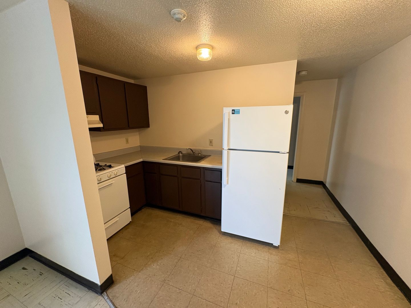 Central Falls Apartment: 3 Sumner Avenue