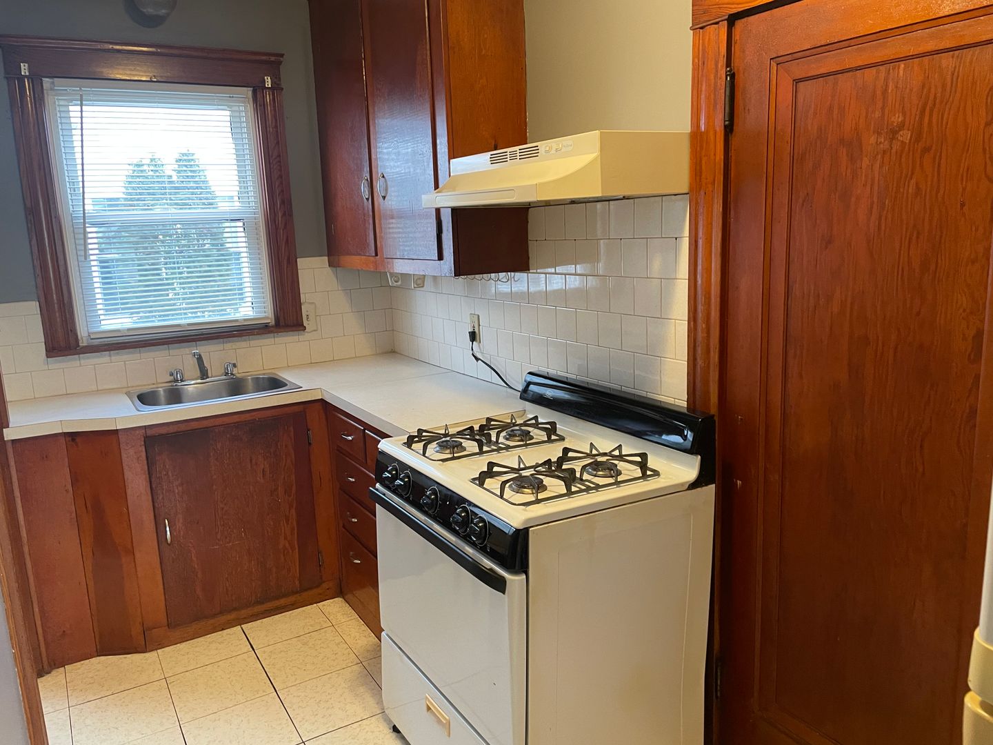 Central Falls Apartment: 1088-1090  Lonsdale Avenue
