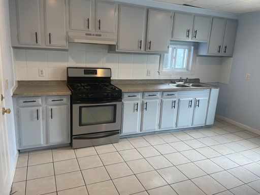 Newly Renovated Apartment For Rent in Central Falls!