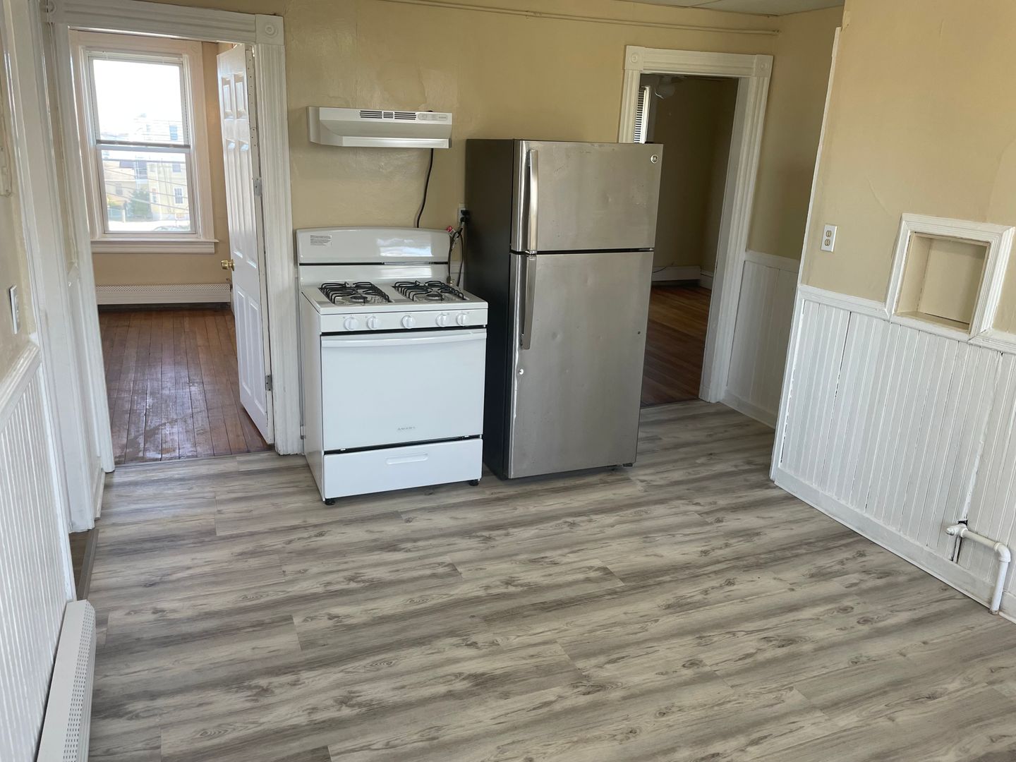 Pawtucket Apartment: 442 Smithfield Avenue - 1 Oriole Avenue