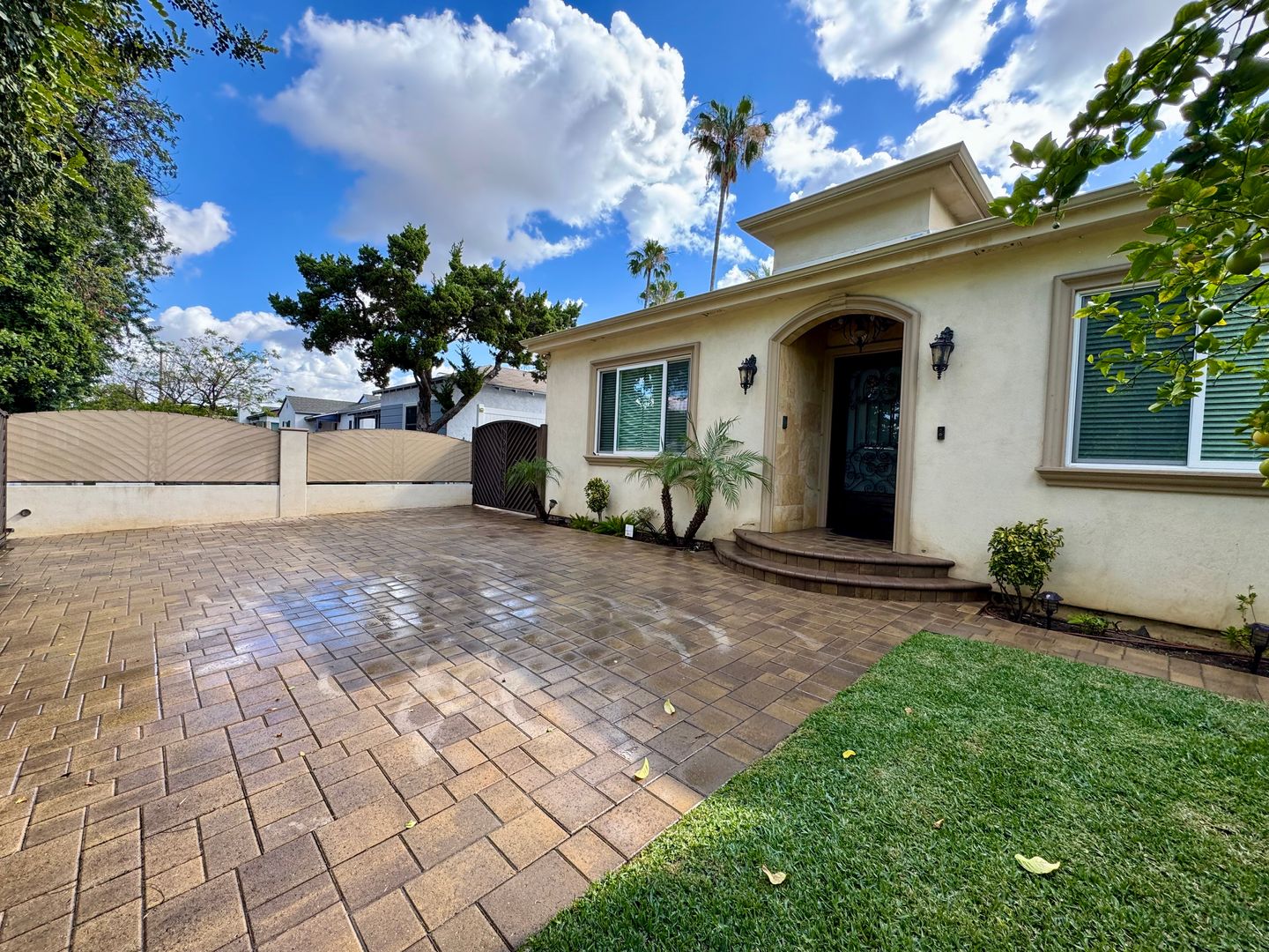 North Hollywood House: 6234 Carpenter Ave