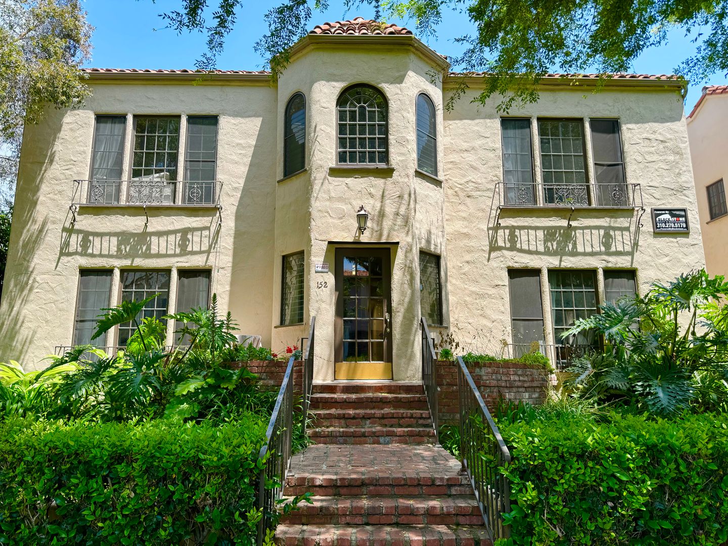 Beverly Hills Apartment: 152 S. Crescent Dr