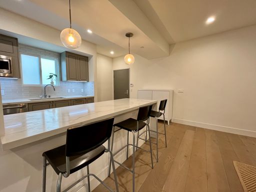 West LA Condo with contemporary finishes throughout – photo 1