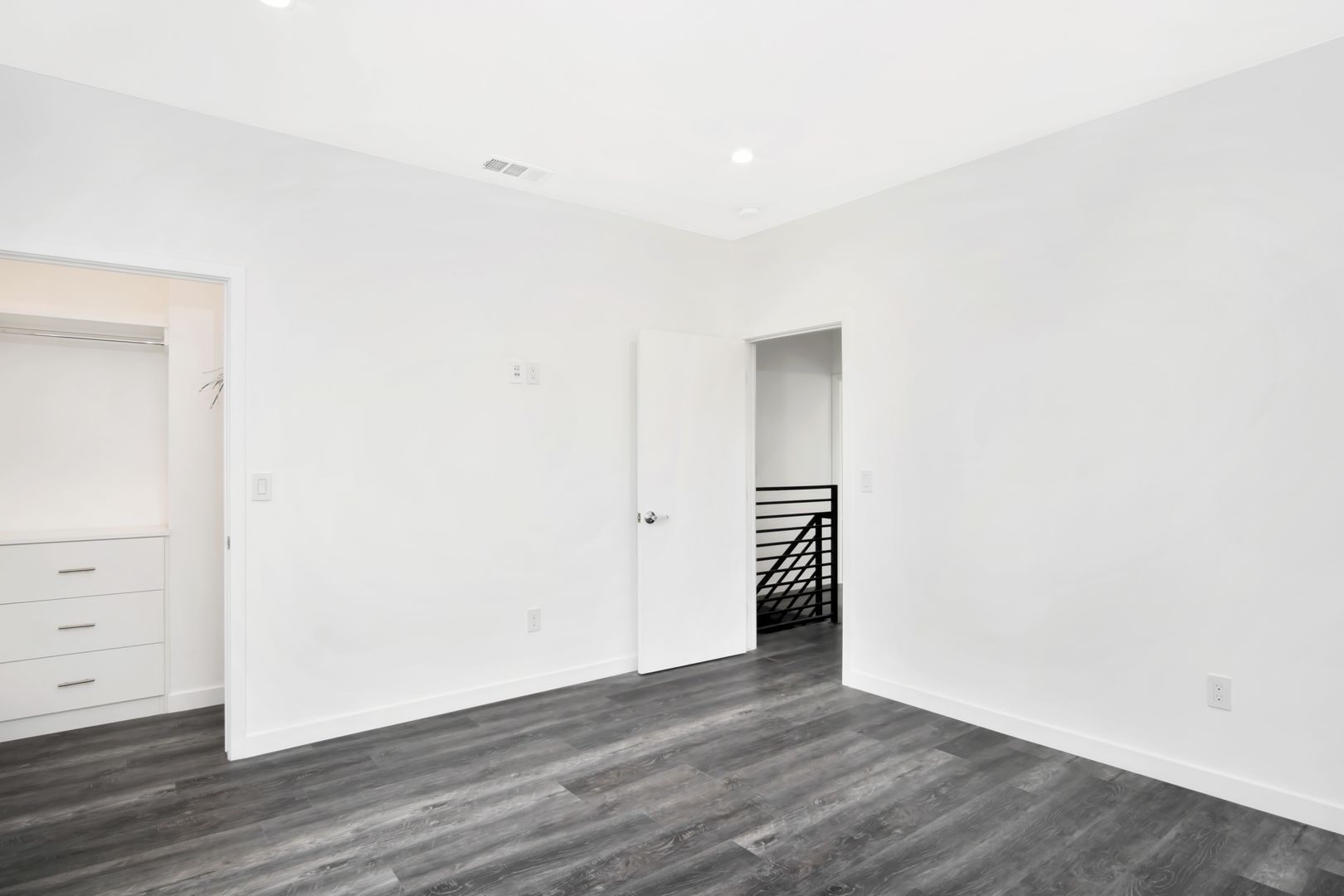 North Hollywood Apartment: 10926 1/2 Hesby St