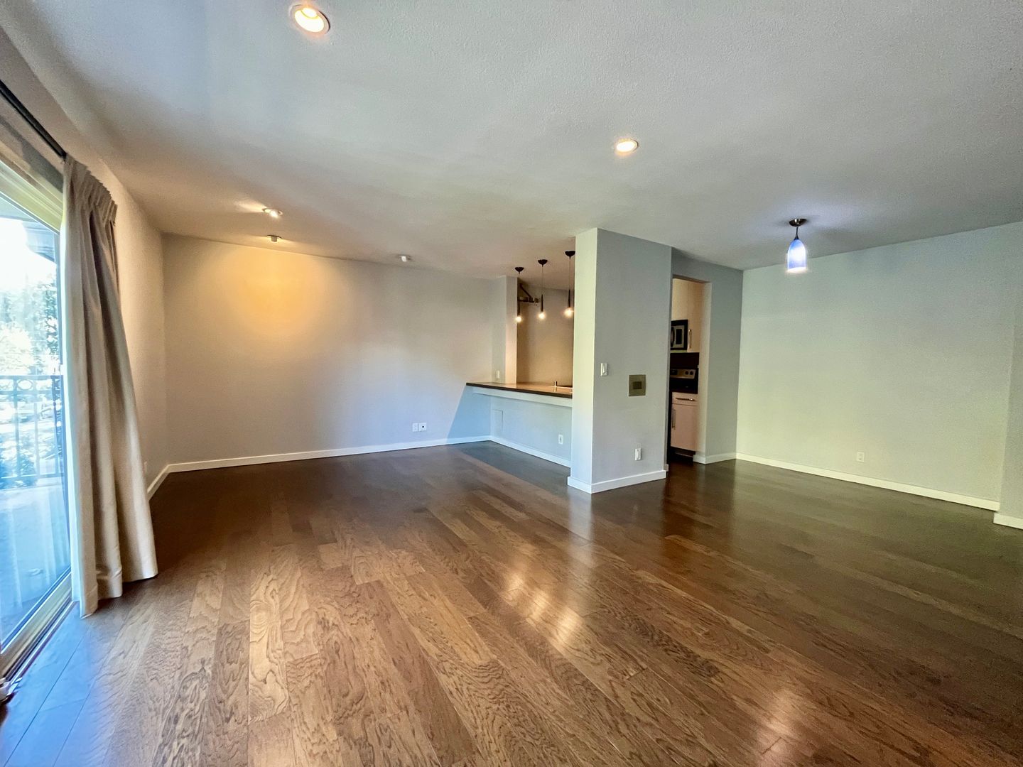 West Hollywood House: 141 South Clark Dr. Unit 306