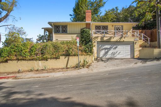 Spacious 2Bed/2Bath Home Available In Studio City! – photo 1