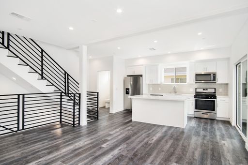 Brand New 3Bed/3.5 Bath Townhouse Available Now! – photo 1