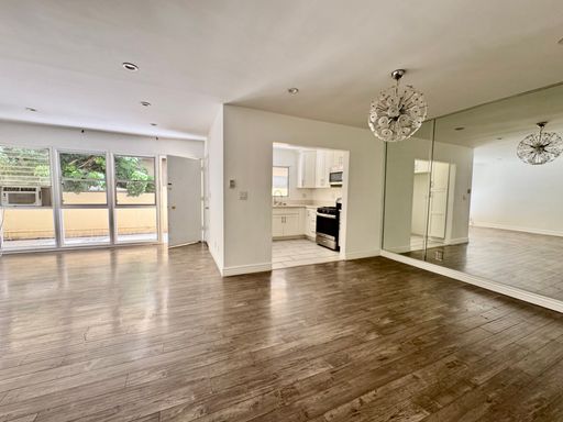 Beverly Hills lifestyle with this freshly transformed 2-bedroom, 1-bathroom – photo 1
