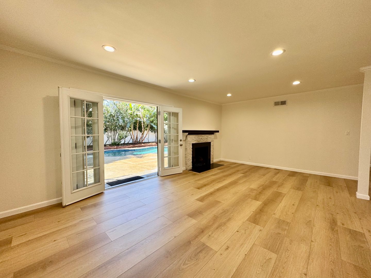 North Hills House: 16512 Dearborn St