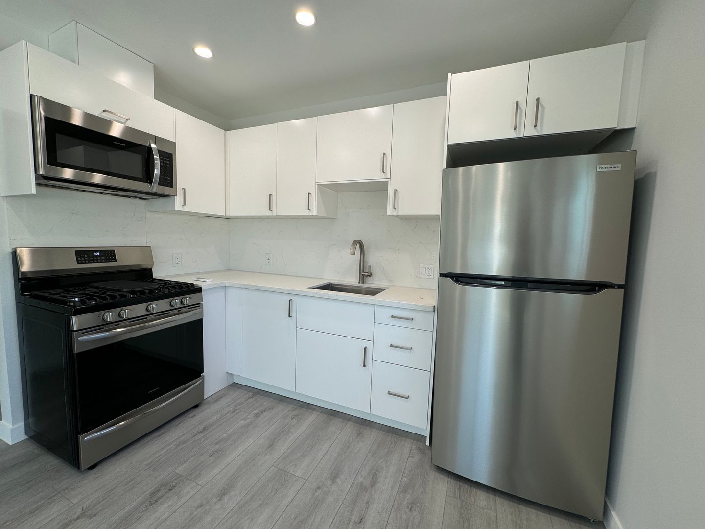 Granada Hills House: 11517 Balboa Blvd