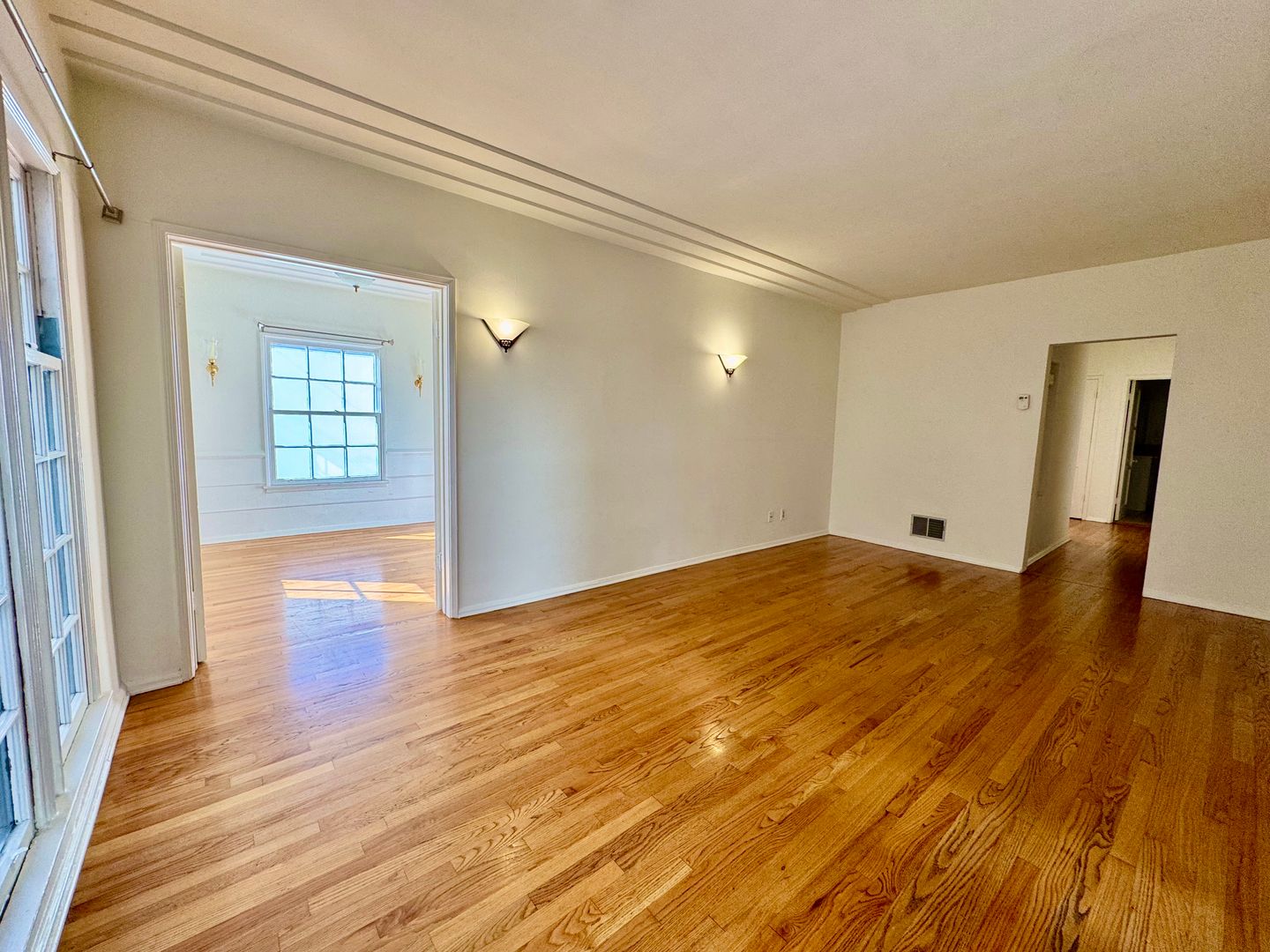 Beverly Hills Condo: 9010 Burton Way