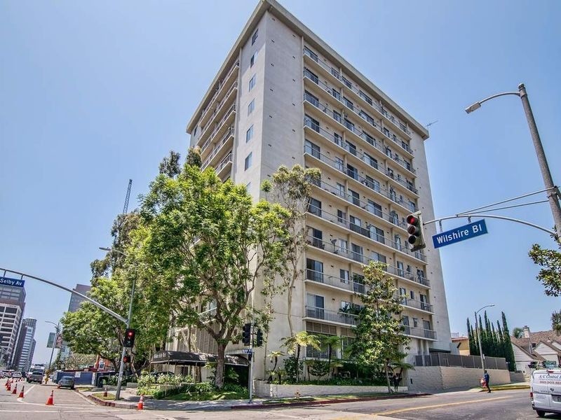 Los Angeles House: 10751 Wilshire Blvd Unit 1404