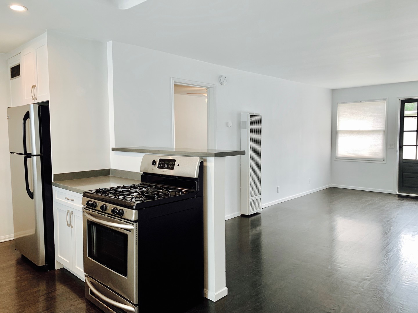 Santa Monica Apartment: 710 Bay Street