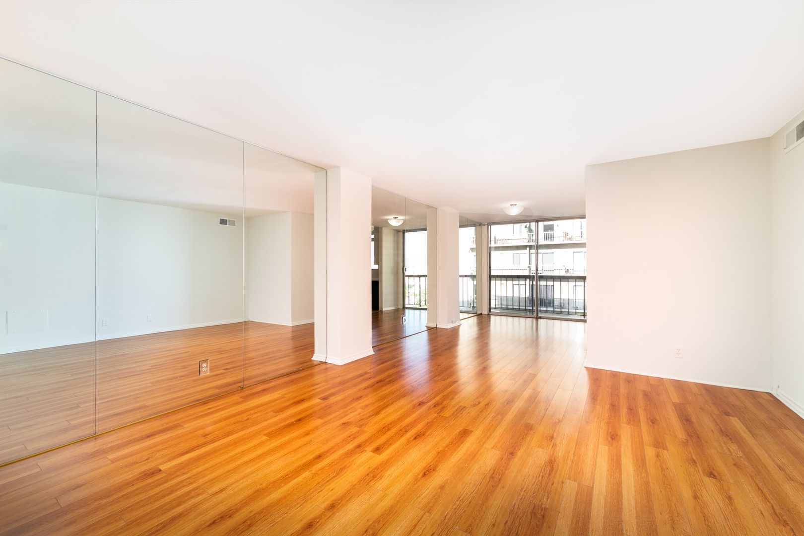 Los Angeles House: 10747 Wilshire Blvd Unit 1105