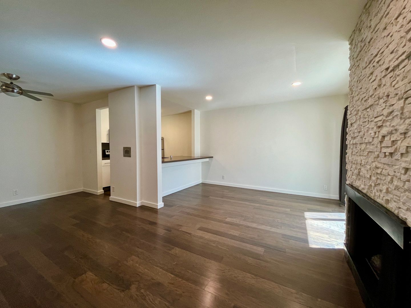 Los Angeles House: 141 S Clark Dr Unit 307