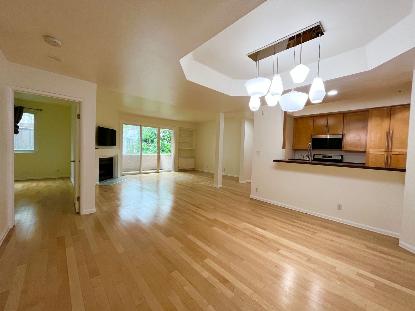 Los Angeles House: 10373 Almayo Ave Apt 205