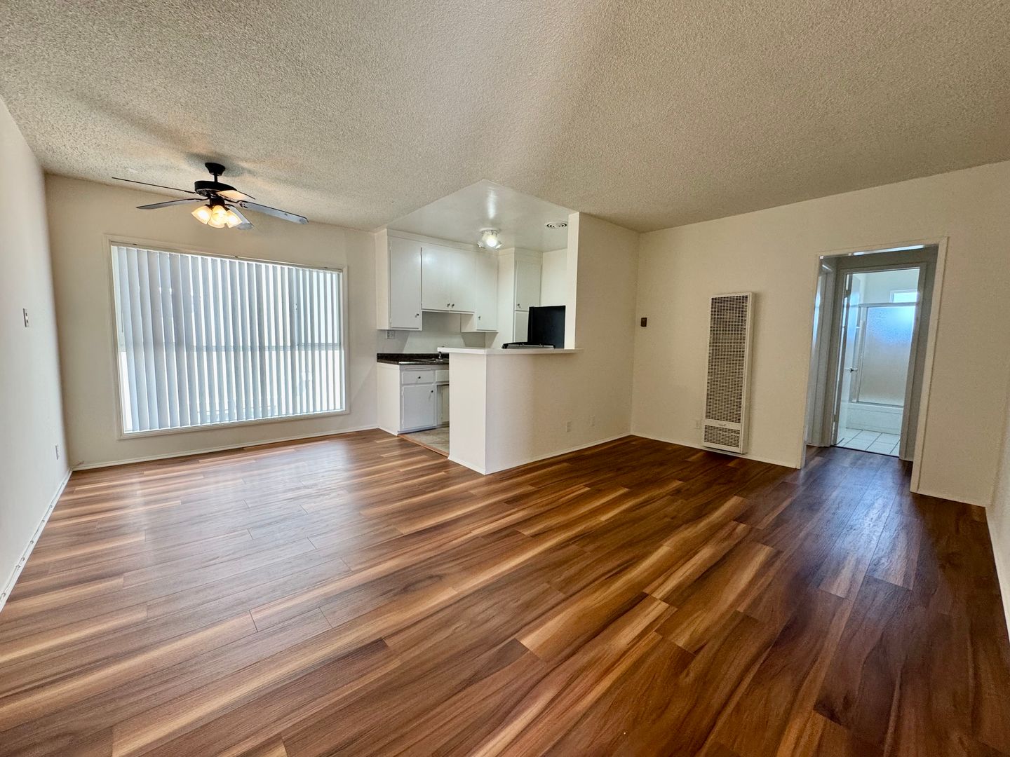 Los Angeles Apartment: 1724 Colby Ave #09
