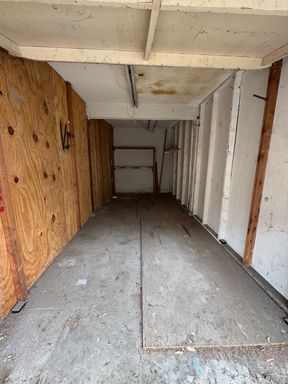 One car garage for rent in Santa Monica