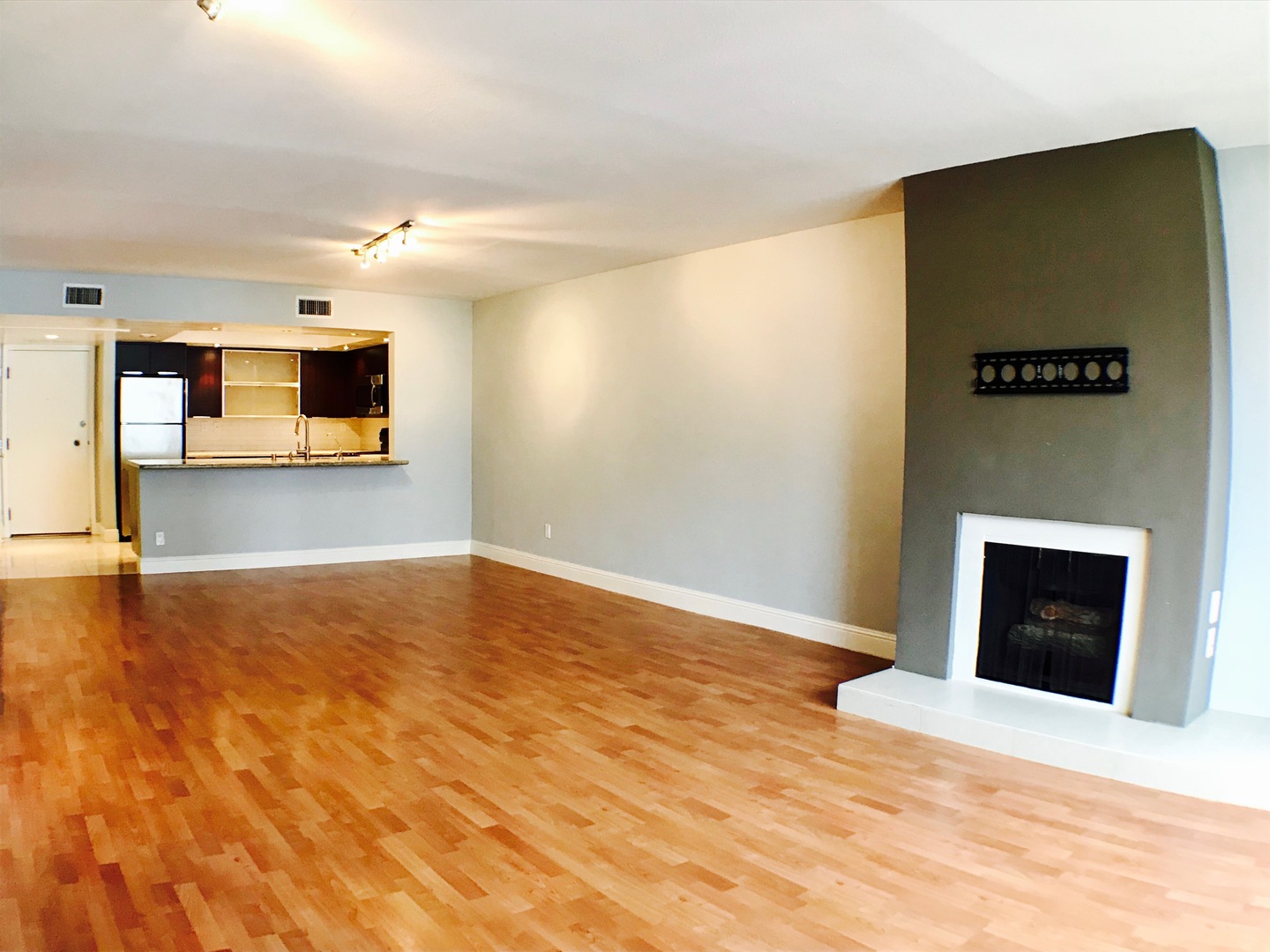 Los Angeles House: 10966 Rochester Ave Unit 5A