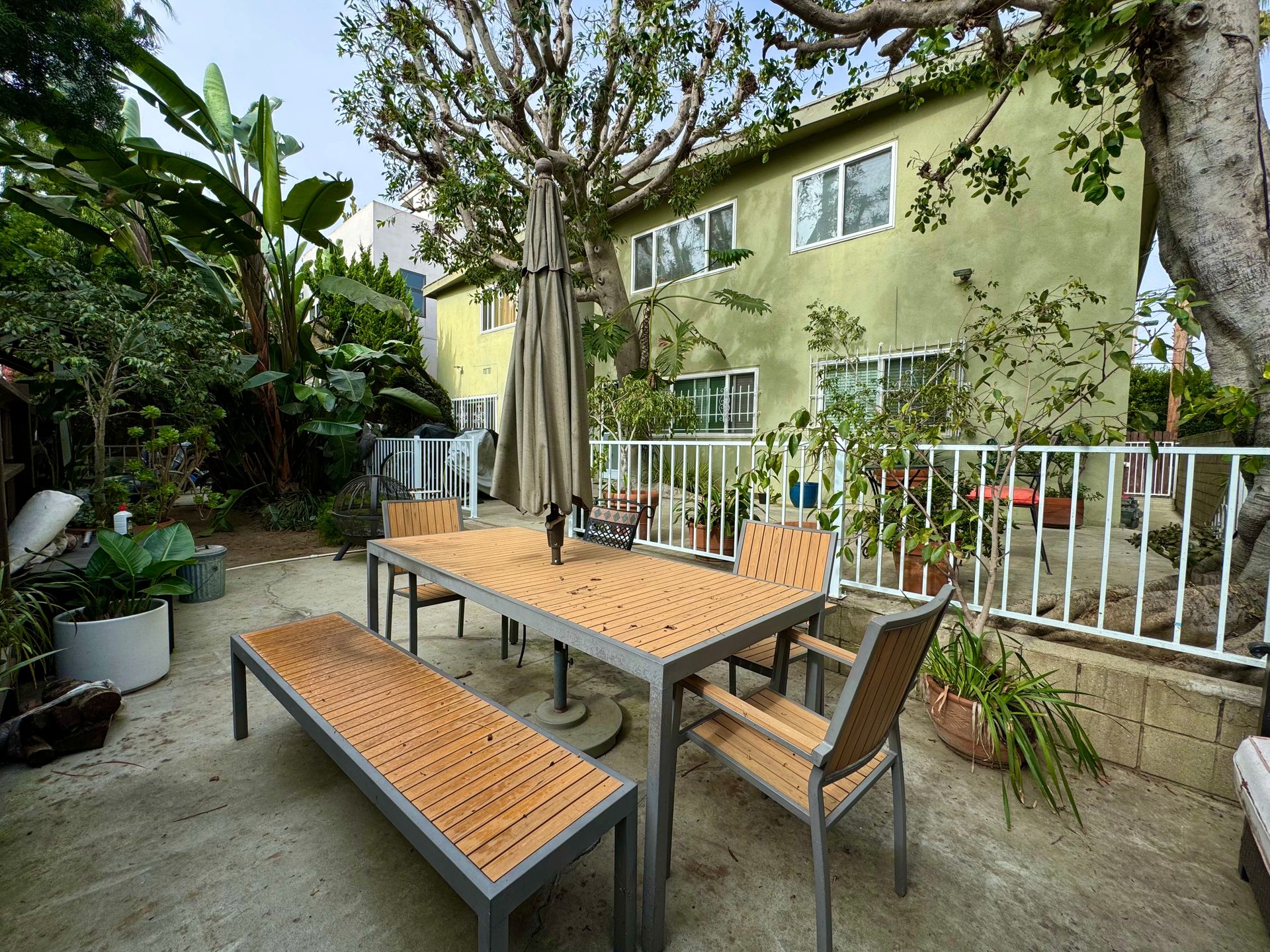 Venice Apartment: 127 Vista Pl Unit 05