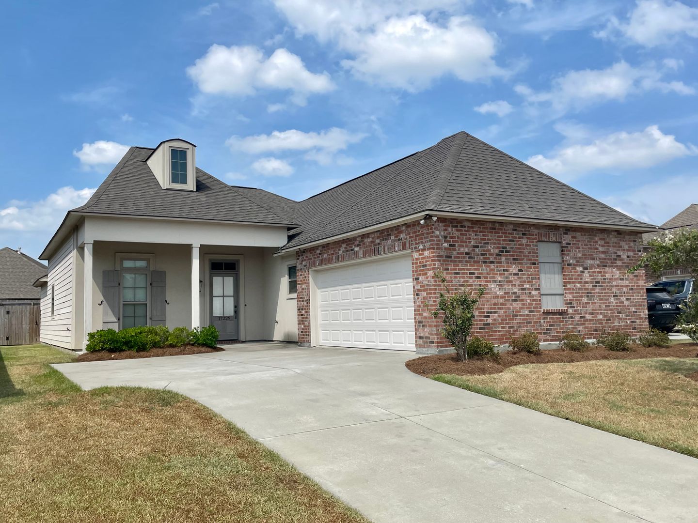 Prairieville House: 17229 Ledgestone Dr
