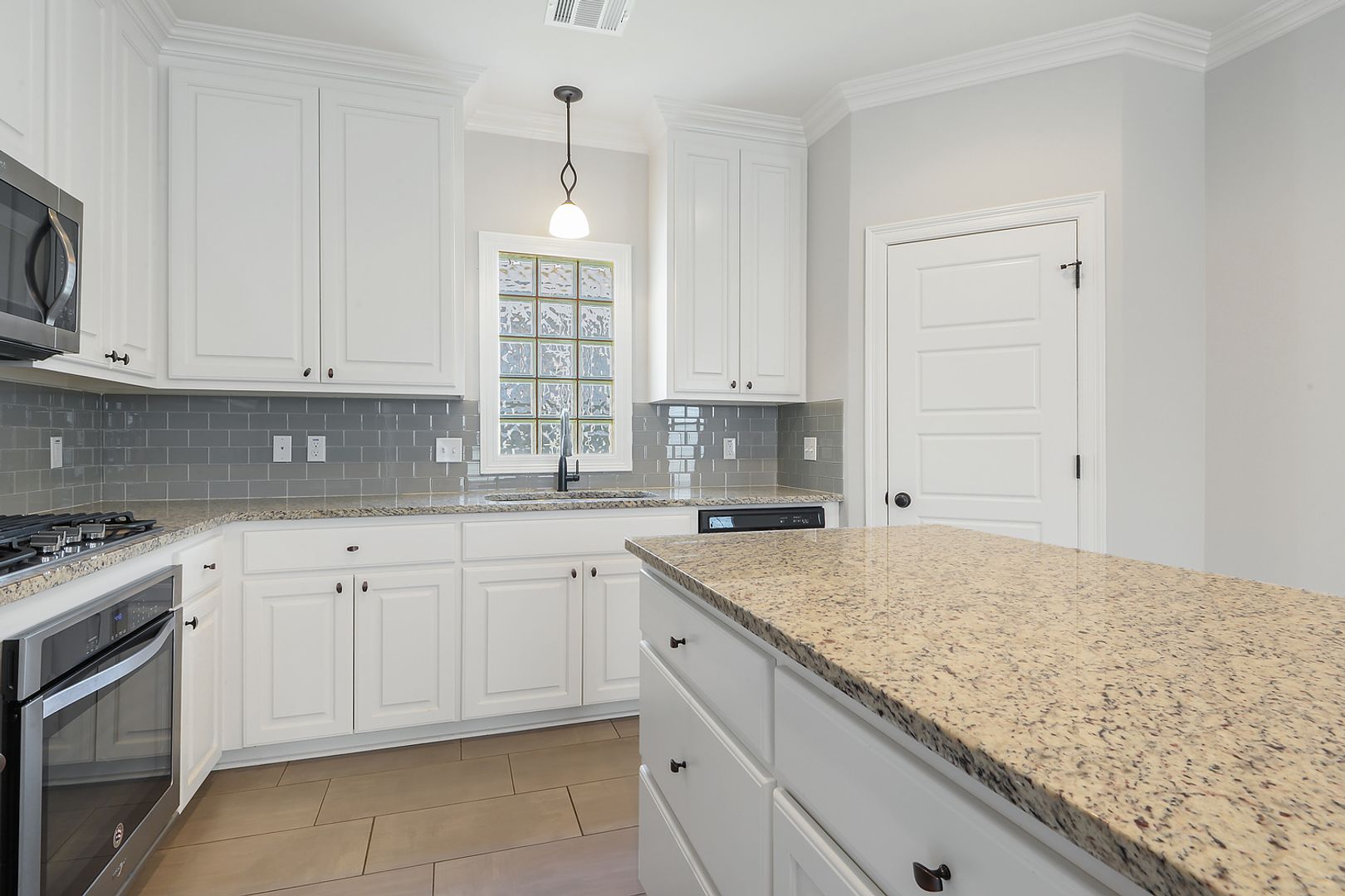 Baton Rouge House: 2619 Cresthaven Ave