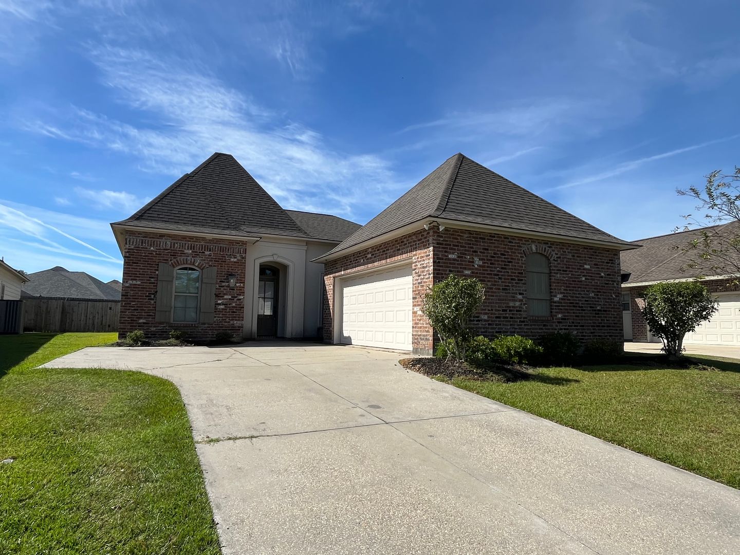 Prairieville House: 17235 Ledgestone Dr
