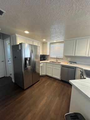 Don't Miss this 3 Bed 2.5 Bath Townhouse in Orem – photo 1