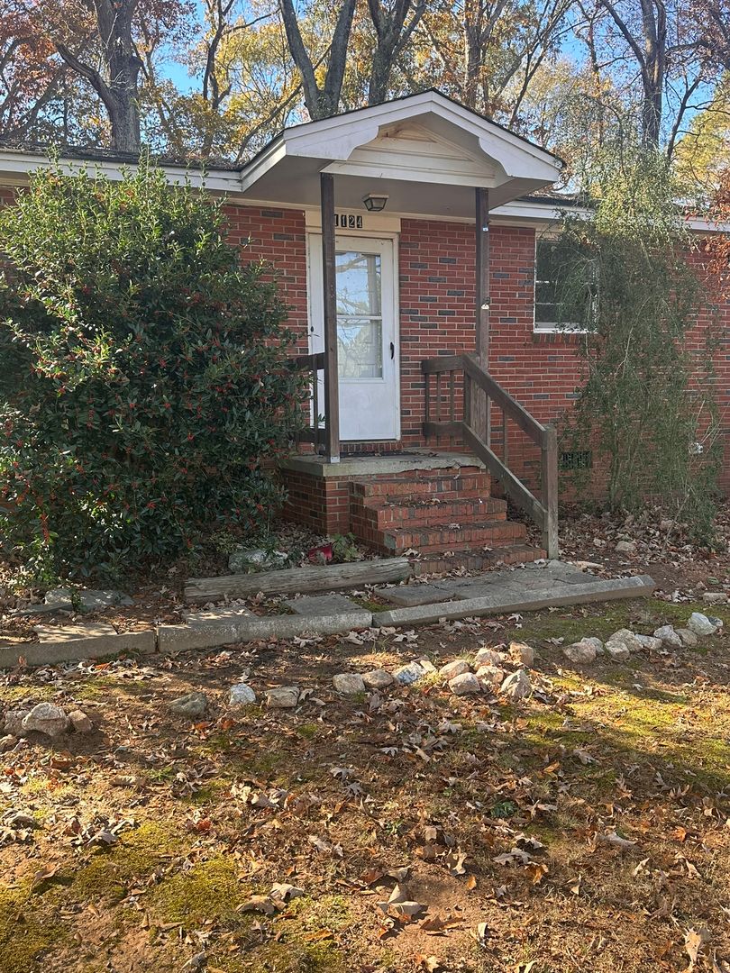 Anderson Multiplex: 1124 Erskine Road