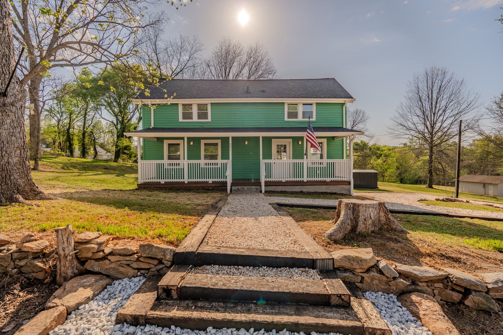 Glendale House: 231 Broadway St.