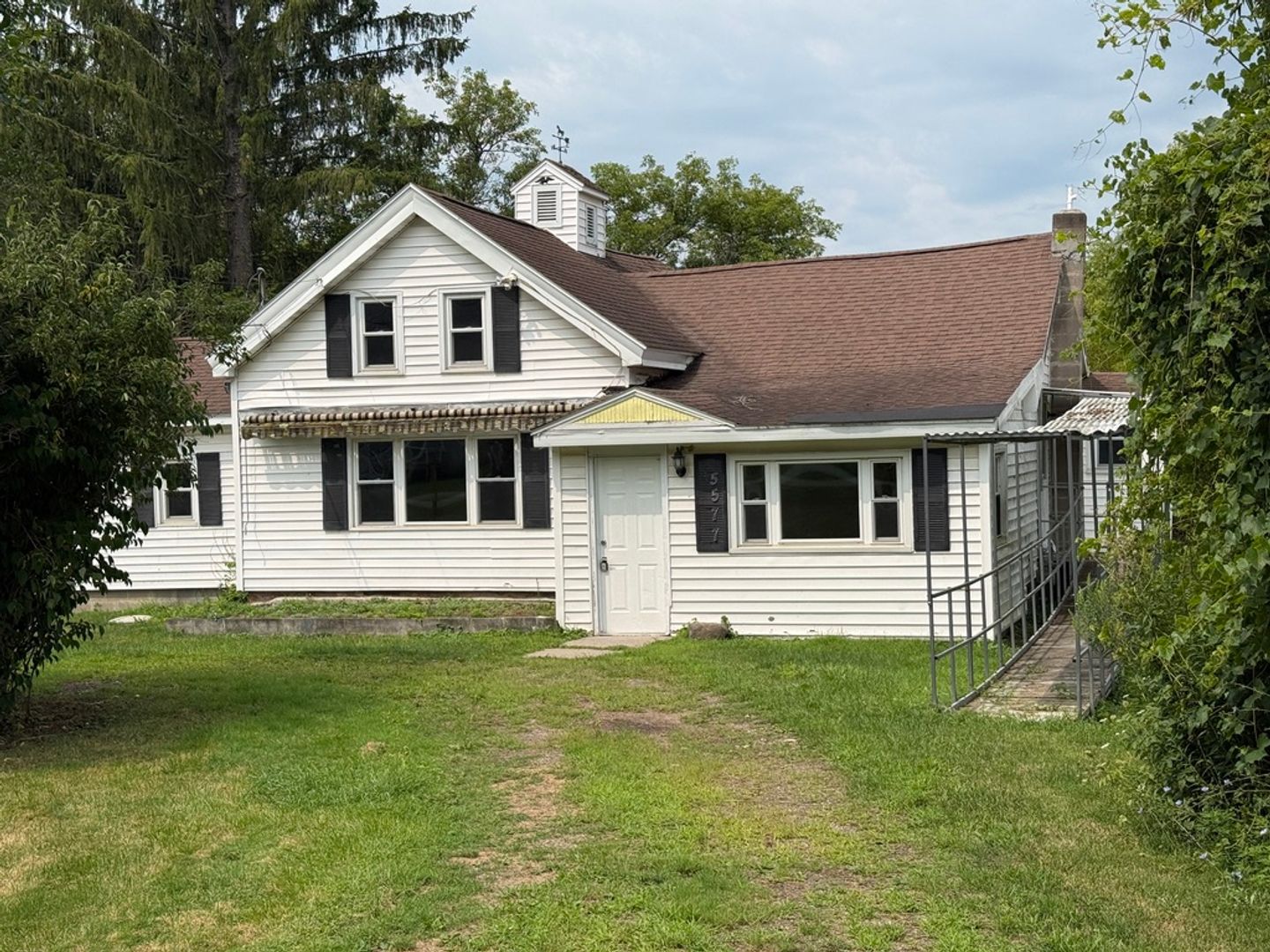 Verona House: 5577 Station Street