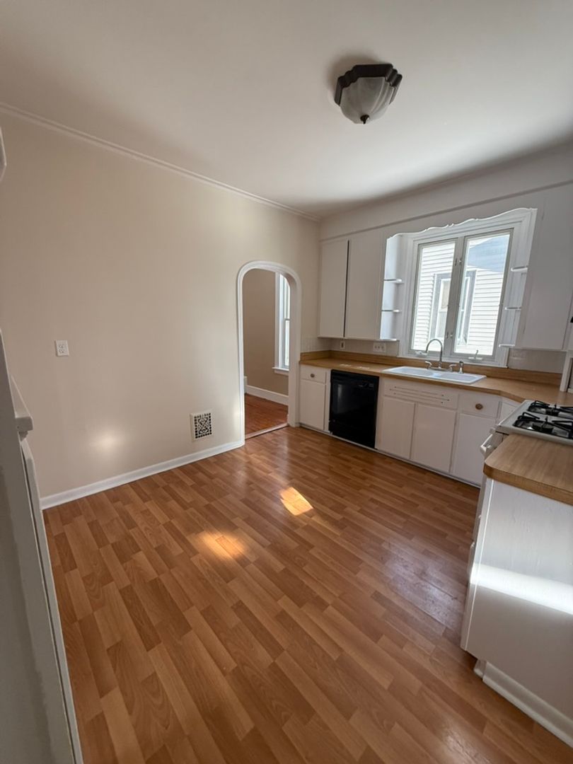 Utica Apartment: 1539 Brinckerhoff Ave