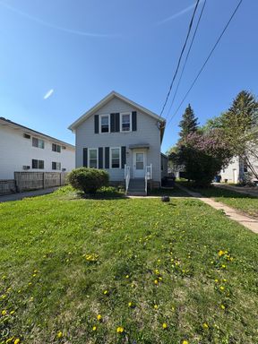 2 bed 1 bath upper unit near UWO campus! – photo 1