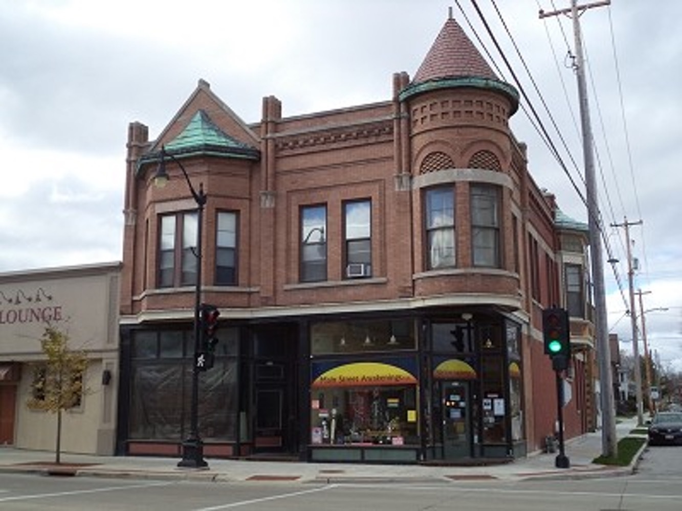 Oshkosh Apartment: 579 - 581 North Main Street