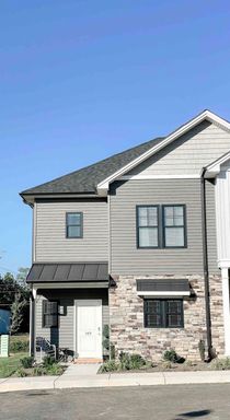 Furnished Townhome in English Commons! – photo 1
