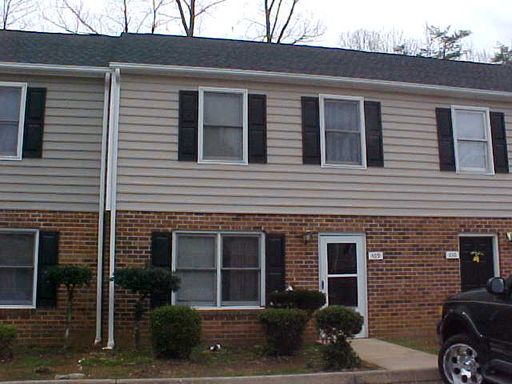 2 Bedroom Townhome in Heritage Court! – photo 1