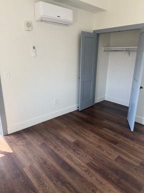 1 Bedroom Loft Downtown with parking! – photo 1